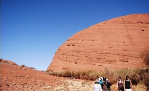 Comment visiter la montagne sacrée Uluru/Ayers Rock grâce à une randonnée ?